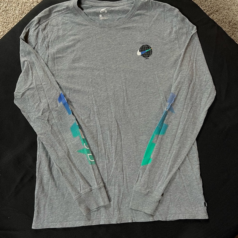 Nike Gray Long Sleeve Tees with Sleeve Accents